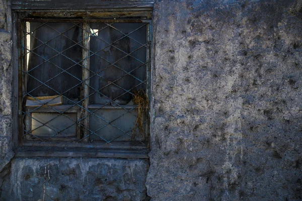 Gamla Windows Med Barer Den Gamla Väggen — Stockfoto