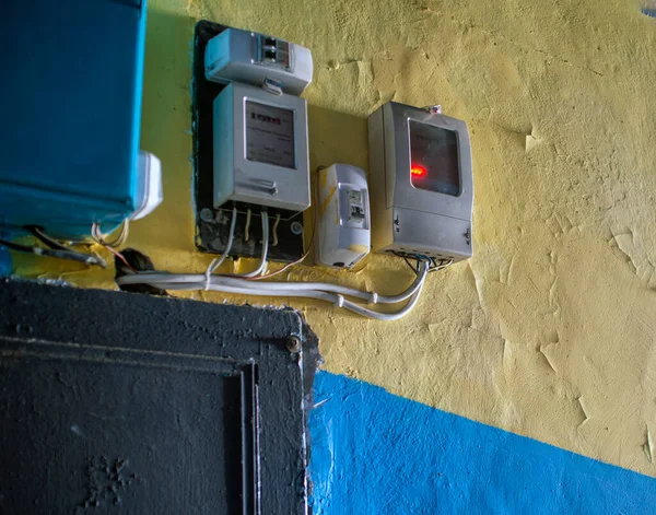 Compteurs Électriques Sur Mur Couloir — Photo