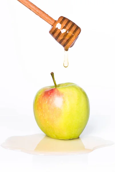 Rosch Hashanah Jüdisches Feiertagskonzept Grüner Roter Apfel Mit Honigtropfen Auf — Stockfoto