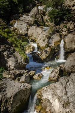 Kafkasya dağlarında şelale