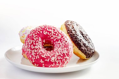 kopya alanı ile beyaz bir arka plan üzerinde çok renkli donut