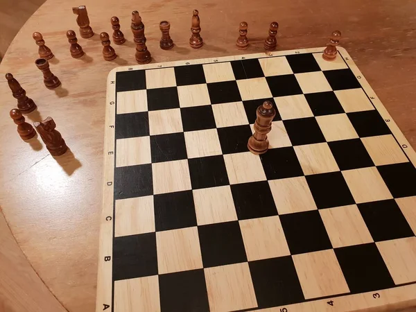 Wie Man Holzbrettspiel Schach Spielt Improvisation Und Verschiedene Blickwinkel Von — Stockfoto