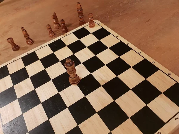 Wie Man Holzbrettspiel Schach Spielt Improvisation Und Verschiedene Blickwinkel Von — Stockfoto