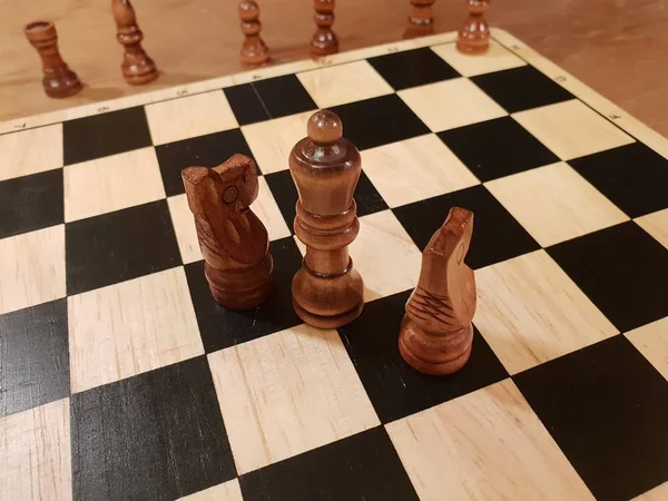 Hoe Houten Bordspel Schaken Improvisatie Verschillende Hoeken Voor Chess Sets — Stockfoto