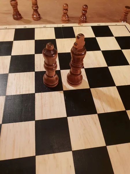 Wie Man Holzbrettspiel Schach Spielt Improvisation Und Verschiedene Blickwinkel Von — Stockfoto