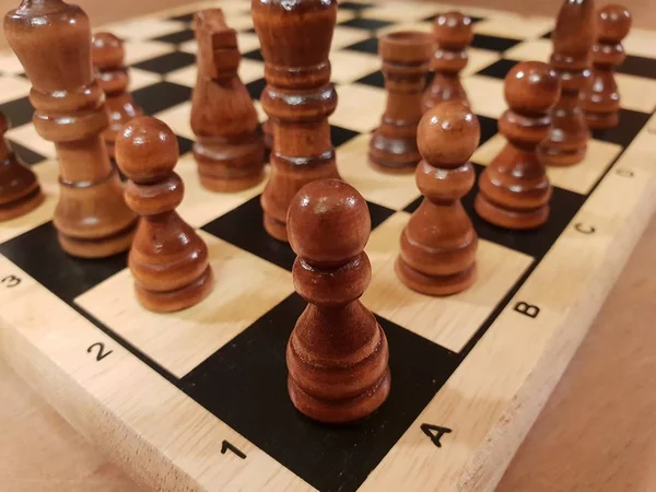 Wie Man Holzbrettspiel Schach Spielt Improvisation Und Verschiedene Blickwinkel Von — Stockfoto