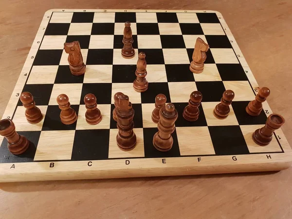 Wie Man Holzbrettspiel Schach Spielt Improvisation Und Verschiedene Blickwinkel Von — Stockfoto