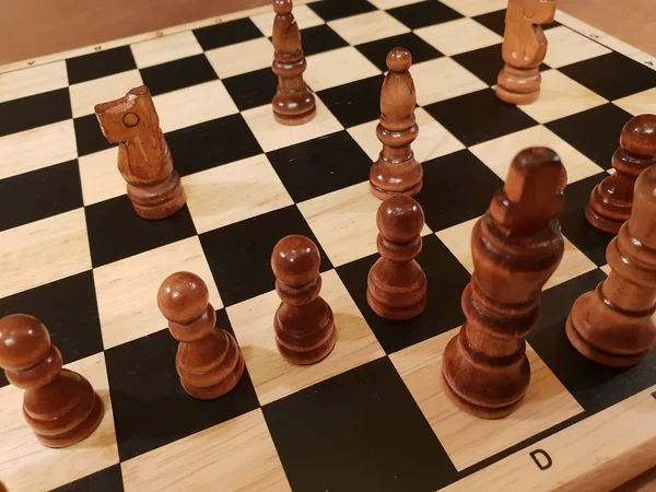 Hur Man Spelar Trä Brädspelet Schack Improvisation Och Olika Vinklar — Stockfoto