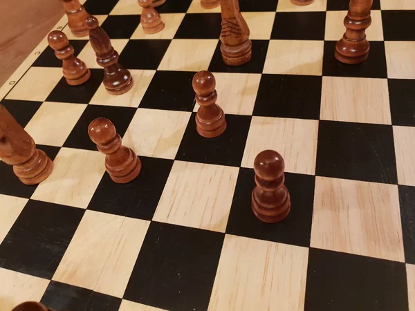 Wie Man Holzbrettspiel Schach Spielt Improvisation Und Verschiedene Blickwinkel Von — Stockfoto