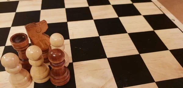 Hoe Houten Bordspel Schaken Improvisatie Verschillende Hoeken Voor Chess Sets — Stockfoto