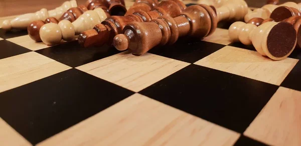 Hur Man Spelar Trä Brädspelet Schack Improvisation Och Olika Vinklar — Stockfoto