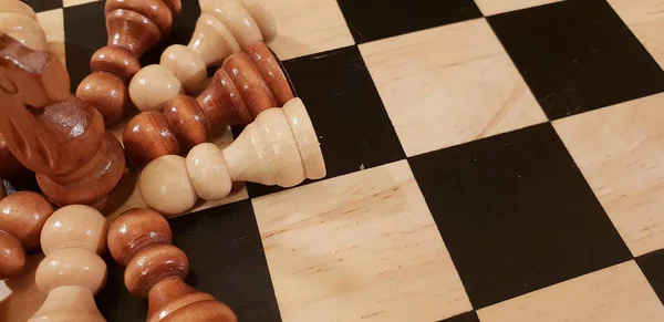 Hoe Houten Bordspel Schaken Improvisatie Verschillende Hoeken Voor Chess Sets — Stockfoto