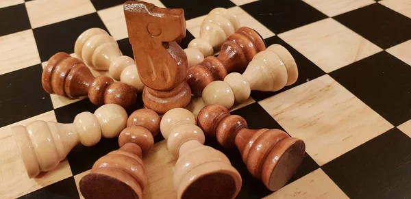 Hoe Houten Bordspel Schaken Improvisatie Verschillende Hoeken Voor Chess Sets — Stockfoto