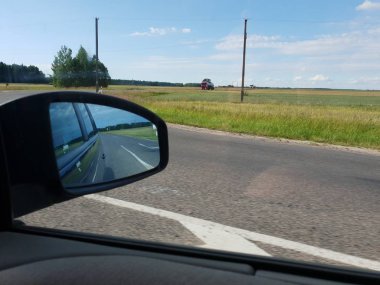 Yol sürüş sırasında ayna görünümünü Rating 