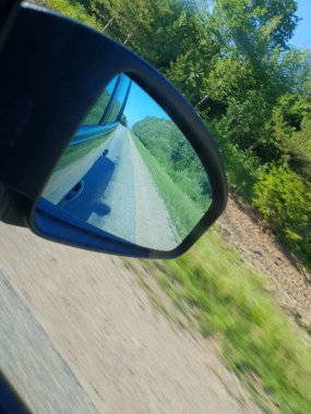 Yol sürüş sırasında ayna görünümünü Rating 