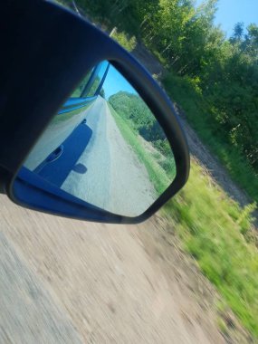 Yol sürüş sırasında ayna görünümünü Rating 