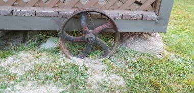 Dışarıda güzel bir antika ev dekorasyon yerleştirilir