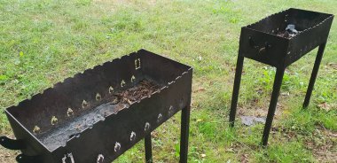 Ormanda kamp sitesi ekipmanları