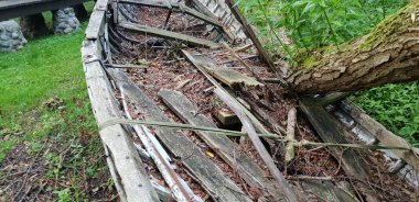 Ormanda düşen balıkçı tekne