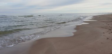 Baltık Denizi plaj sabah