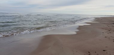 Baltık Denizi plaj sabah