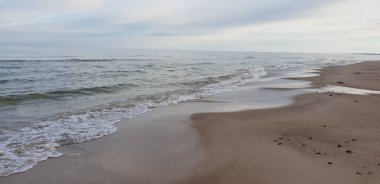 Baltık Denizi plaj sabah