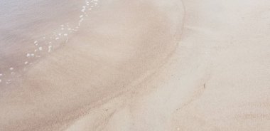 Baltık Denizi plajın kumları