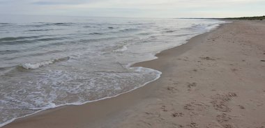 Baltık Denizi plaj sabah