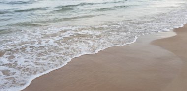 Baltık Denizi plaj sabah