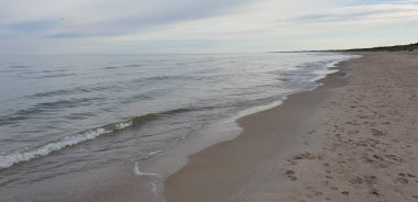 Baltık Denizi plaj sabah