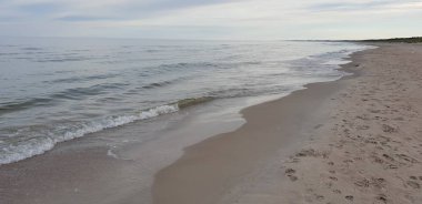 Baltık Denizi plaj sabah