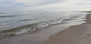 Baltık Denizi plaj sabah