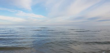 Baltık Denizi plaj sabah