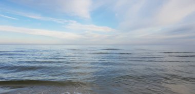 Baltık Denizi plaj sabah