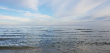 Baltık Denizi plaj sabah