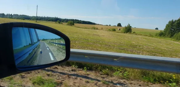 Vista Del Traffico Della Strada Specchio Durante Guida — Foto Stock