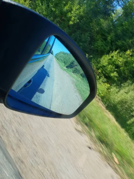 Vista Trânsito Estrada Espelho Durante Condução — Fotografia de Stock