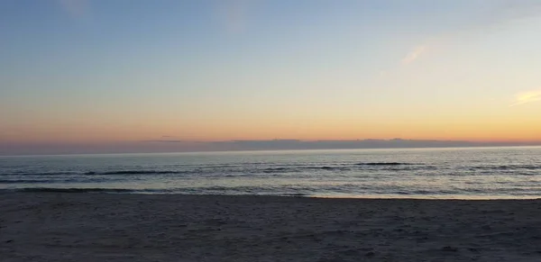 Mar Báltico Praia Litoral Litoral Durante Pôr Sol Noite Verão — Fotografia de Stock