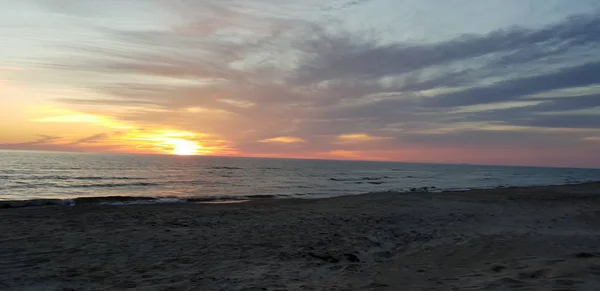 波罗的海海滩 海岸线在夏季傍晚日落 — 图库照片