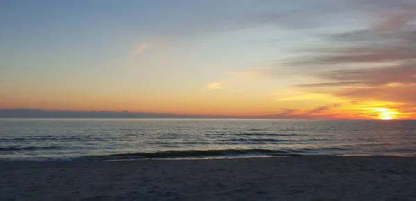 波罗的海海滩 海岸线在夏季傍晚日落 — 图库照片