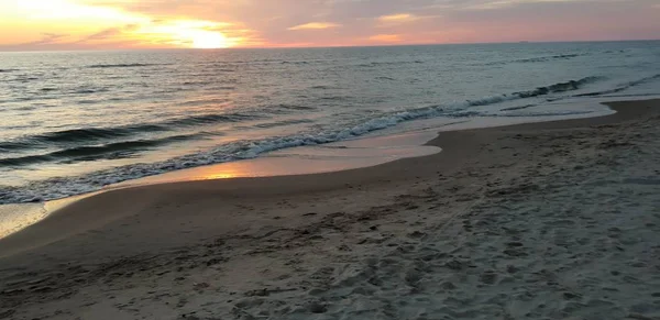 波罗的海海滩 海岸线在夏季傍晚日落 — 图库照片