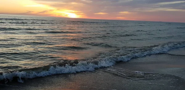 波罗的海海滩 海岸线在夏季傍晚日落 — 图库照片