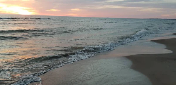 波罗的海海滩 海岸线在夏季傍晚日落 — 图库照片