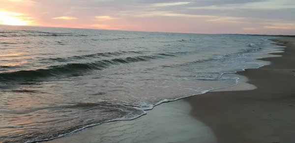 波罗的海海滩 海岸线在夏季傍晚日落 — 图库照片