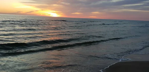 Mar Báltico Praia Litoral Litoral Durante Pôr Sol Verão Noite — Fotografia de Stock