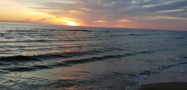 Балтийский Морской Пляж Море Береговая Линия Время Заката Летом Вечером — стоковое фото