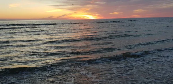 Baltische Zee Strand Zee Kust Tijdens Zonsondergang Zomers Avond — Stockfoto