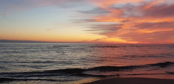 Baltische Zee Strand Zee Kust Tijdens Zonsondergang Zomers Avond — Stockfoto