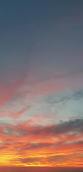 Красное Синее Небо Облаками Пляже Балтийского Моря Время Заката — стоковое фото