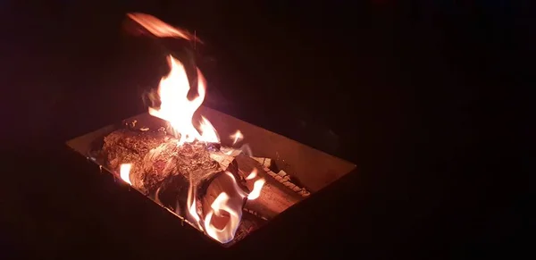 Fogueira Está Chamas Durante Noite — Fotografia de Stock